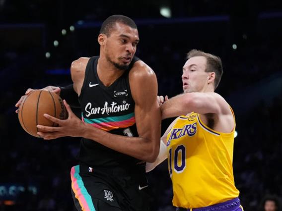 Видео: Сан Антонио ги декласира Лејкерси, Вембањама постигна 40 поени и 12 скока