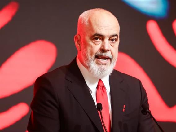 Се огласи Еди Рама, откако демонстрантите се обидоа да му го запалат кабинетот (ВИДЕО)