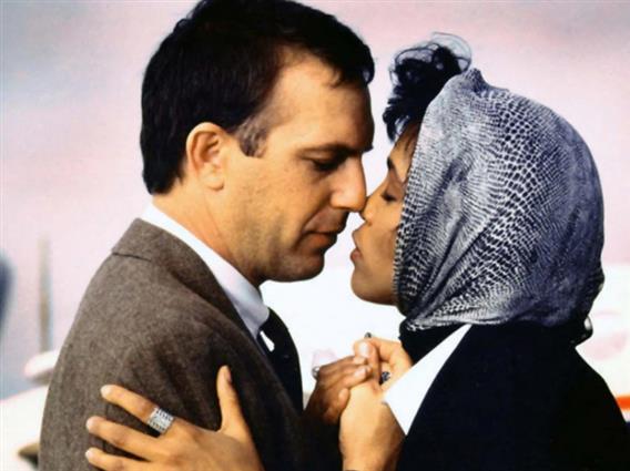 Кевин Костнер откри во каков однос бил со Витни Хјустон