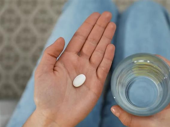 Докторите низ Европа алармираат: Се шири опасен предизвик, младите се натпреваруваат во земање парацетамол 