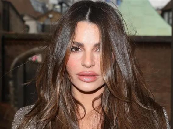 Албанска манекенка во документите на Епштајн: Милијардерот- педофил ѝ нудел „авиони и камиони“ (ФОТО)