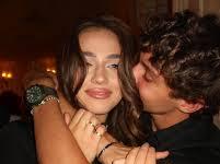 Познатиот возач на Формула 1 раскина со атрактивната Чехиња