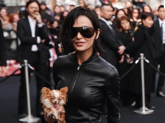 Фото: Деми Мур во шокатно издание: Драстичната промена ги запали мрежите - цела во кожа