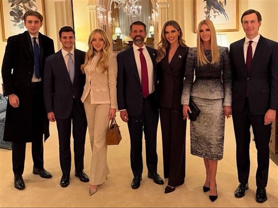 Фото-Семејната фотографија на Трамп стана вирална поради корпулентноста на Барон: „Со што го храните?