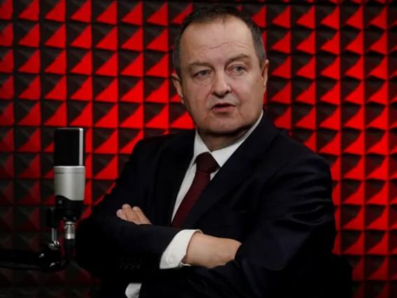 Српскиот министер Дачиќ е симнат од респиратор 