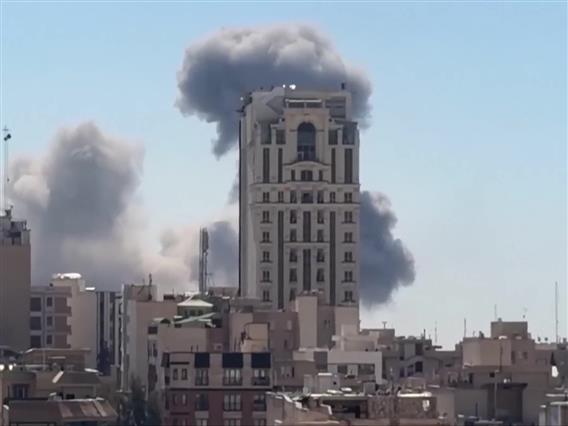 МНР: Помош за извлекување побарале 473 граѓани, се работи на обезбедување евакуација од Израел, ОАЕ о Катар