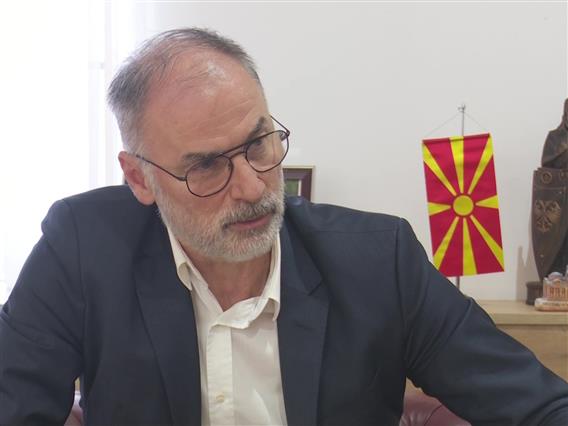 ДЗР: 61 % од вработените во Министерството за односи меѓу заедниците не оделе на работа, а земале плата 