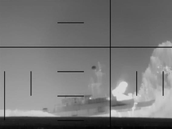 Со торпедо е погодена иранска фрегата- 80 загинати, снимен е моментот на ударот (ВИДЕО) 