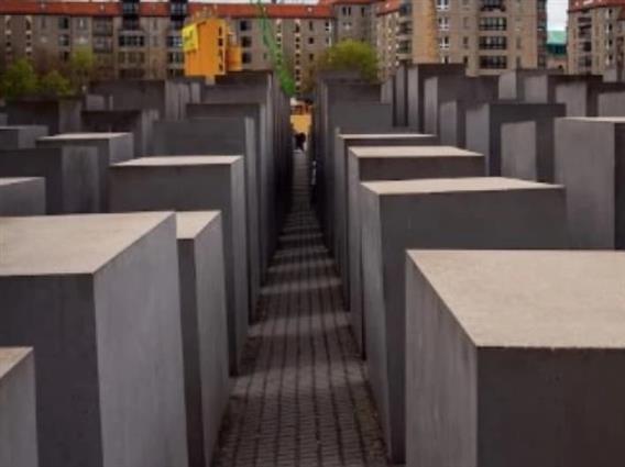 Сириец е осуден на 13 години затвор за напад врз турист во Споменикот на холокаустот во Берлин