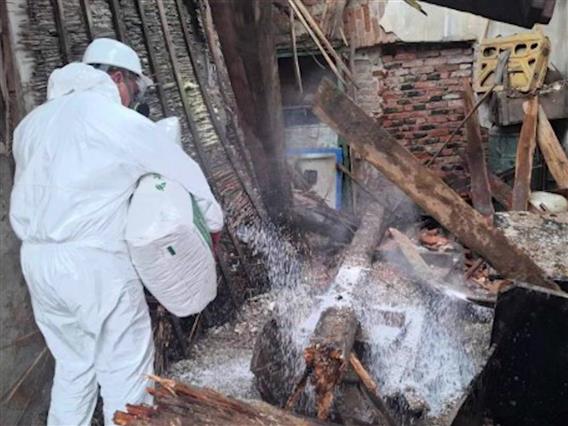 Десет тони опасен хемиски отпад со години складиран во руиниран објект на Институтот за јавно здравје