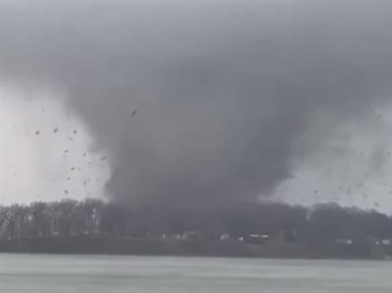 Силни торнада ги подогија САД- загинаа најмалку четири лица, десетици се повредени (ВИДЕО)