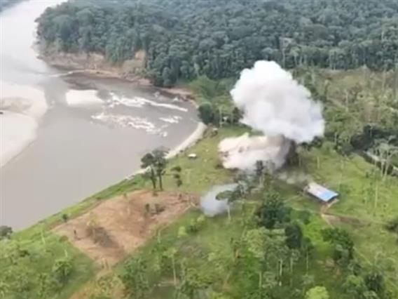 САД и Еквадор бомбардираа камп на колумбиска криминална банда (ВИДЕО)