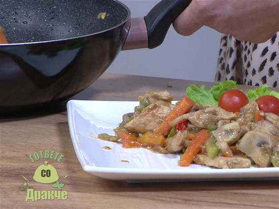 „Гответе со Дракче“ - Пилешко со зеленчук