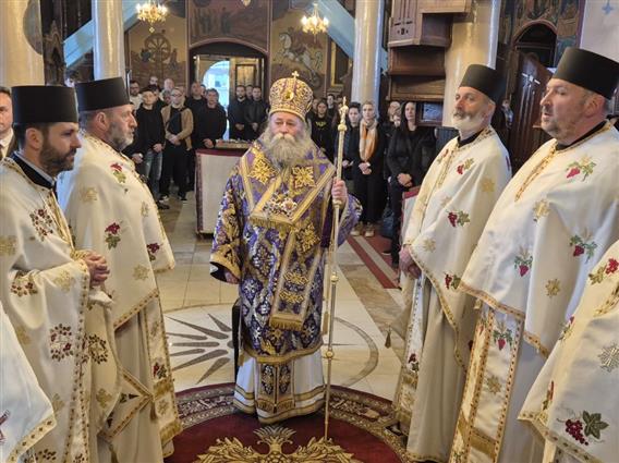 Во Кочани литургија и општ парастос за упокоените во пожарот во дискотеката „Пулс“