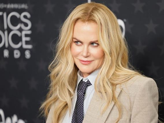 Никол Кидман вели дека подготовките за Оскарите започнуваат со  одење во црква