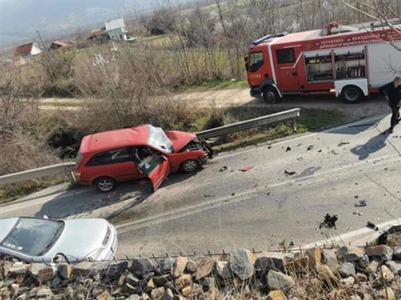Неколку лица се повредени во тешка сообраќајка на патот Кочани - Виница