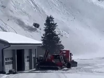 Несреќа во швајцарски ски-центар: Едно лице загина по пад на кабина од жичница (ВИДЕО)