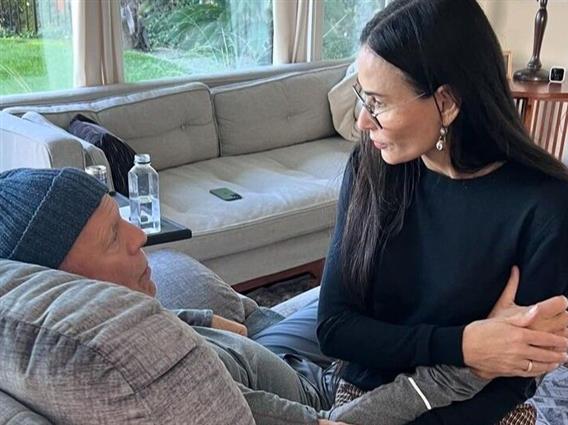 Деми Мур му го честиташе роденден на екс сопруг Брус Вилис: Сè што ти треба е љубов  