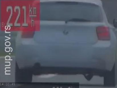 Видео: Возела „BMW“ со 220 км/ч на пат каде што е дозволено 80!