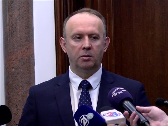 Гаши: Уставот не треба ад-хок да се отвора