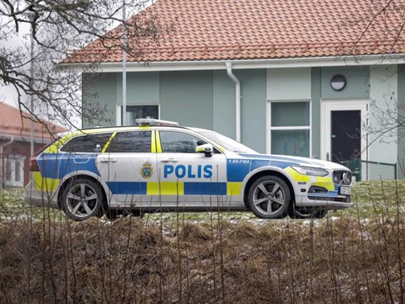 Монструм од Шведска: Со години ја присилувал сопругата да има секс со 120 мажи и на тоа заработувал 