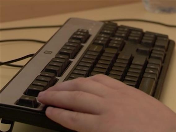 Вработен во училиште во Битола осомничен за детска порнографија