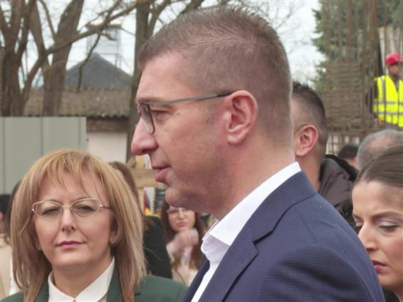 Мицкоски и Филипче во политичлка пресметка за тоа кој е за, а кој против ЕУ