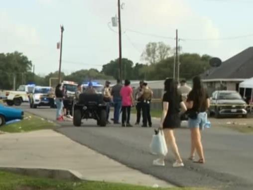 Најмалку 15 повредени откако автомобил се заби во толпа во американската држава Луизијана