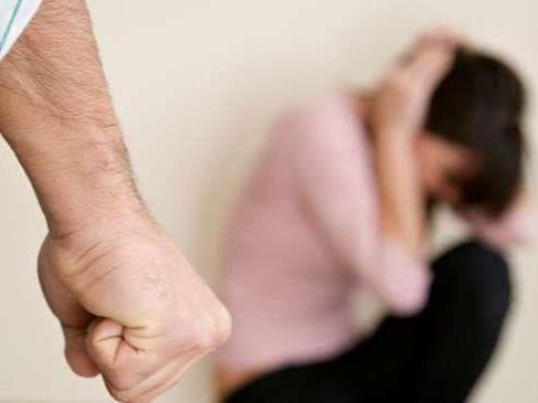 Три жени нападнати од своите сопрузи во Скопје во последното деноноќие, во Штип син нападнал татко