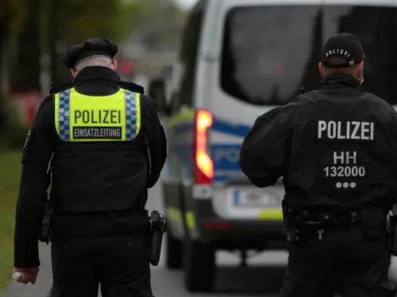 Масовна тепачка на прослава во Германија- интервенирале 150 полицајци, од кои неколку завршиле во болница