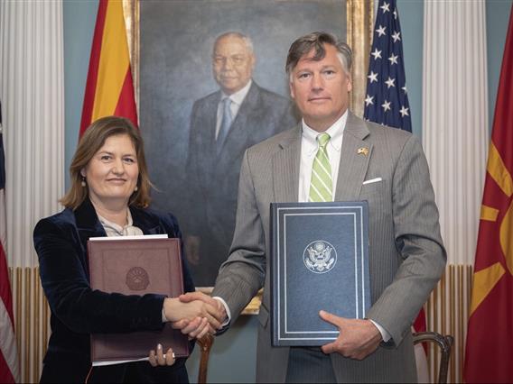 Вашингтон испраќа порака: Божиновска потпиша Меморандум со САД – енергијата станува клуч на стратешкото партнерство 