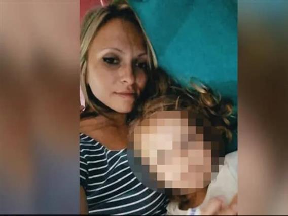 Во судницата се слушаат снимки од пријави во полиција, а во позадина гласот на малата Катја: Тато ќе ја убие мама