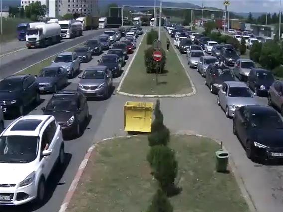 Над 16.000 Македонци ја напуштиле државата преку граничните премини Богородица и Табановце