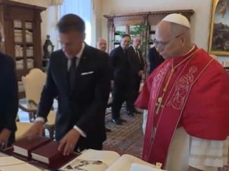 Макрон се сретна со папата Лав Четиринаесетти во Ватикан