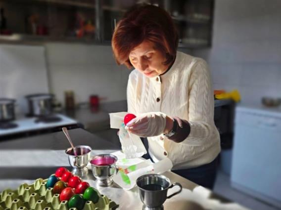 Сиљановска - Давкова: Чинот на вапцање не е само обичај, туку и момент на семејна блискост и духовна подготовка за најголемиот христијански празник