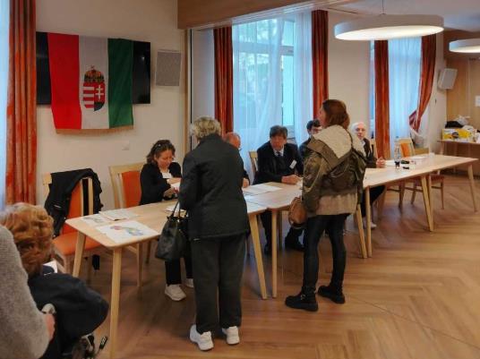 Излезноста на изборите во Унгарија до 11 часот речиси 38 отсто