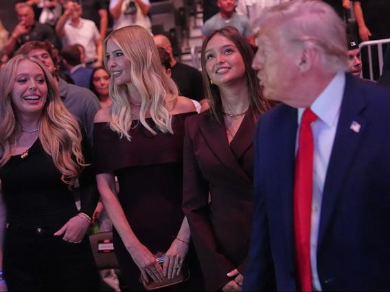 Фото: Трамп со ќерките и внуките на УФЦ борба