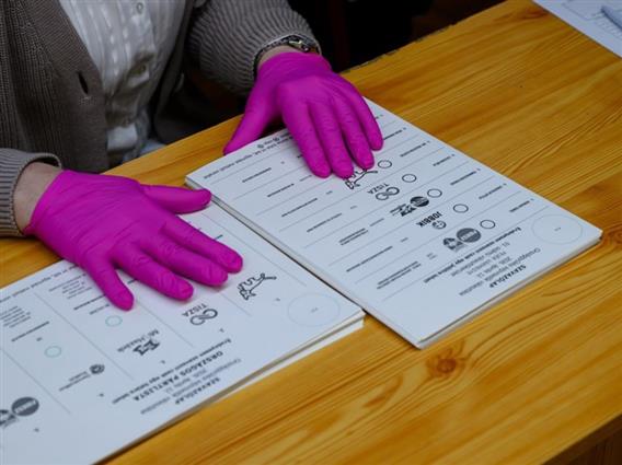 Затворени гласачки места во Унгарија, урнати се рекорди за излезност