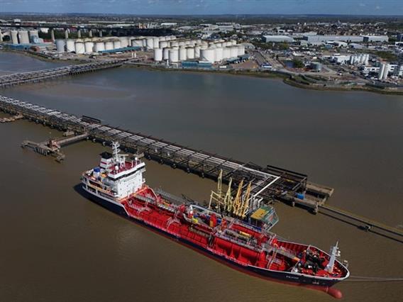 Цените на нафтата паѓаат по примирјето меѓу Израел и Либан и најавата на Трамп за можен крај на војната во Иран