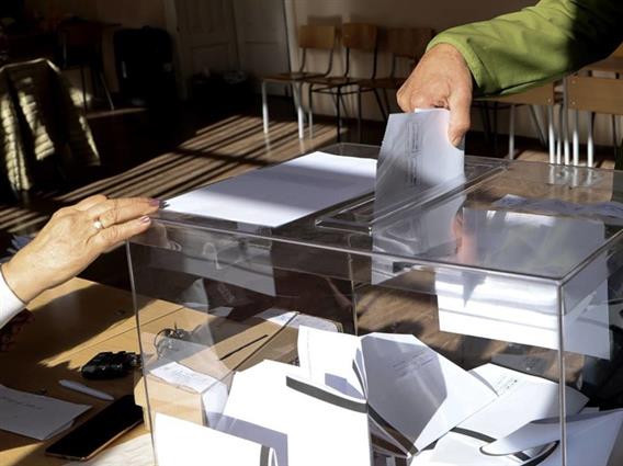 Бугарите утре излегуваат на осми парламентарни избори за пет години 