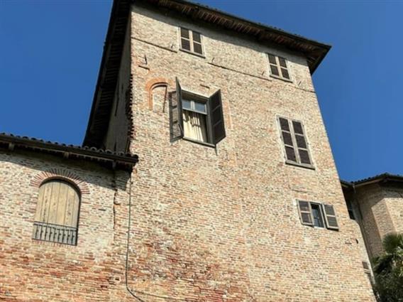 Драма во Италија: Албанец ја уби поранешната жена и нејзиниот партнер, па скокна од замок