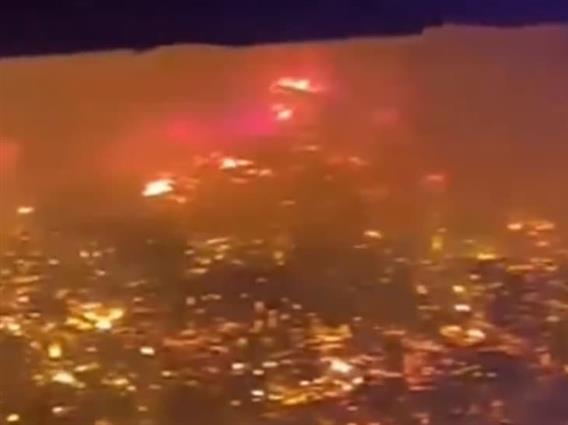 Огромен пожар во Малезија- уништени над 1.000 домови, илјадници луѓе се евакуирани (ВИДЕО)