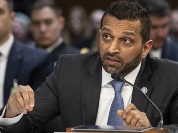 Шефот на ФБИ се заканува со тужба на списание, кое објавило дека е често пијан