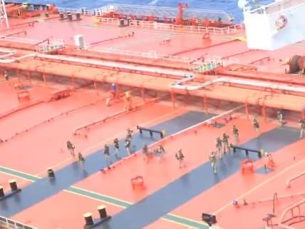 Американски специјалци во акција: Нападнаа „ничиј брод“ и испратија јасна порака до Техеран (ВИДЕО)