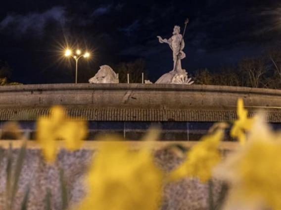 Туристка ја оштети фонтаната на Нептун во Фиренца- ѝ било предизвик пред венчавката