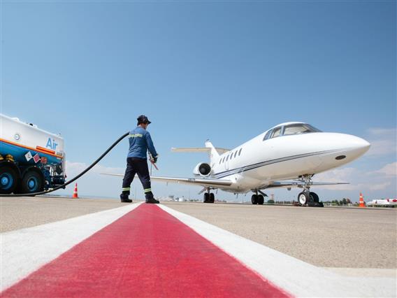 Масовни откажувања летови во Европа поради недостиг на керозин