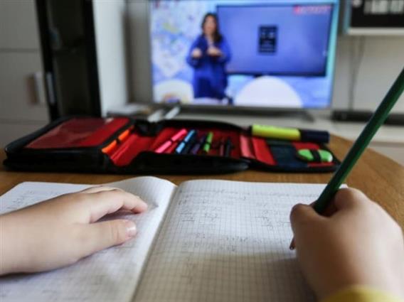 УНЕСКО: Девојчињата повторно заостануваат зад момчињата во математика- тоа не е добро