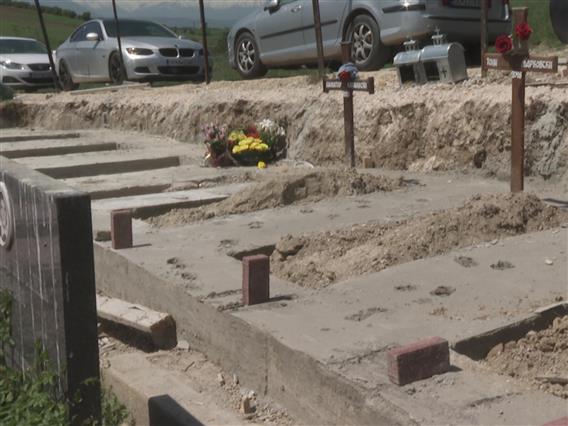 Семејства обвинуваат дека АД Бутел изместил гробни места во Синѓелиќ за да обезбеди простор за други гробни места