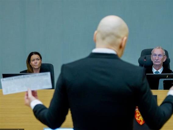 Монструмот Брејвик, кој уби десетици млади во Норвешка, си го смени името 