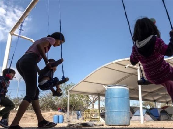 Администрацијата на Трамп ја забрзува депортацијата на децата на мигранти 